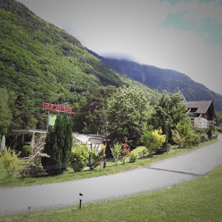 Motel - Hôtel Inter-Alp à St-Maurice Saint-Maurice Buitenkant foto