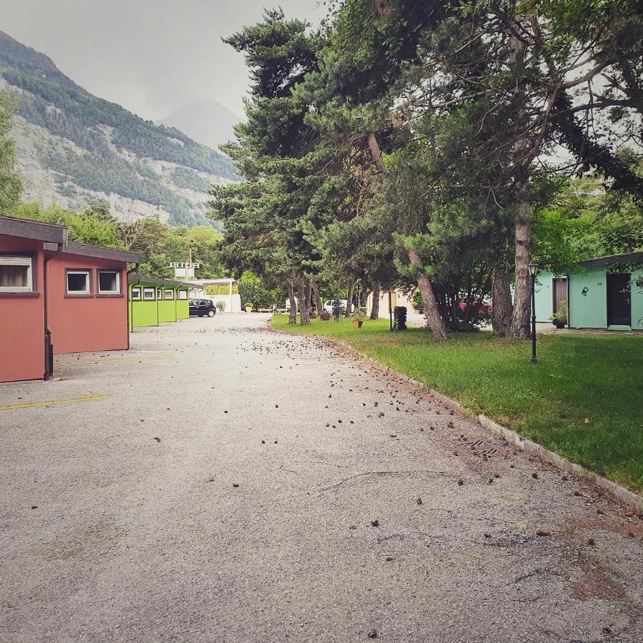 Motel - Hôtel Inter-Alp à St-Maurice Saint-Maurice Buitenkant foto